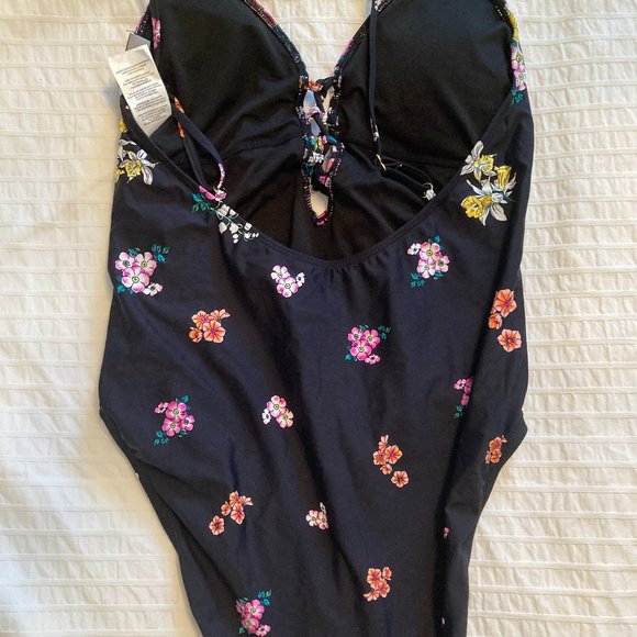 Kenneth Cole Reaction Women's One Piece Swimsuit -EUC - Picture 5 of 7